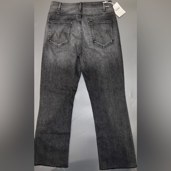 ๐ฉถNWT MOTHER DENIM HUSTLER FRAY HEM FLARE JEANS (Daytona Nights) 30 - Picture 16 of 17